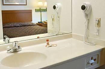 Wamego Inn And Suites Esterno foto